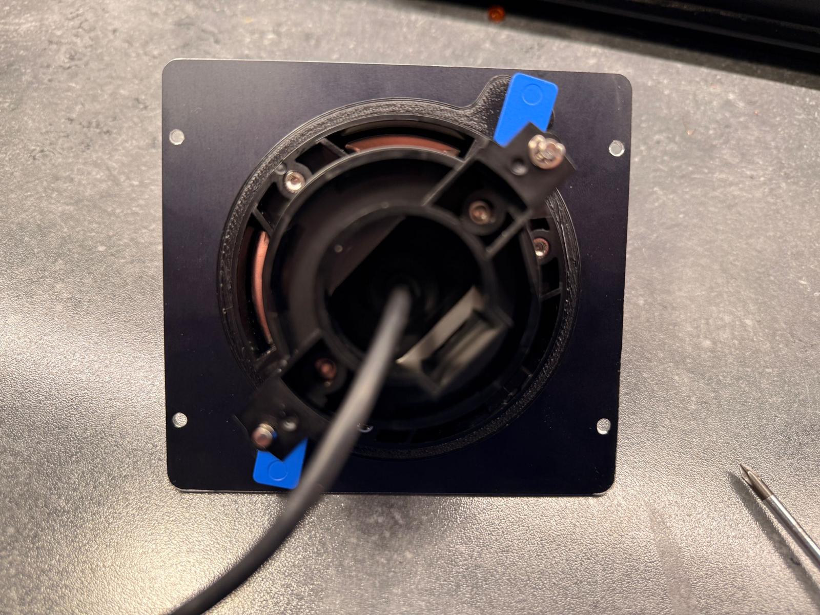 Adaptation d'une caméra Ubiquiti avec une platine en aluminium et des pièces imprimées en 3D