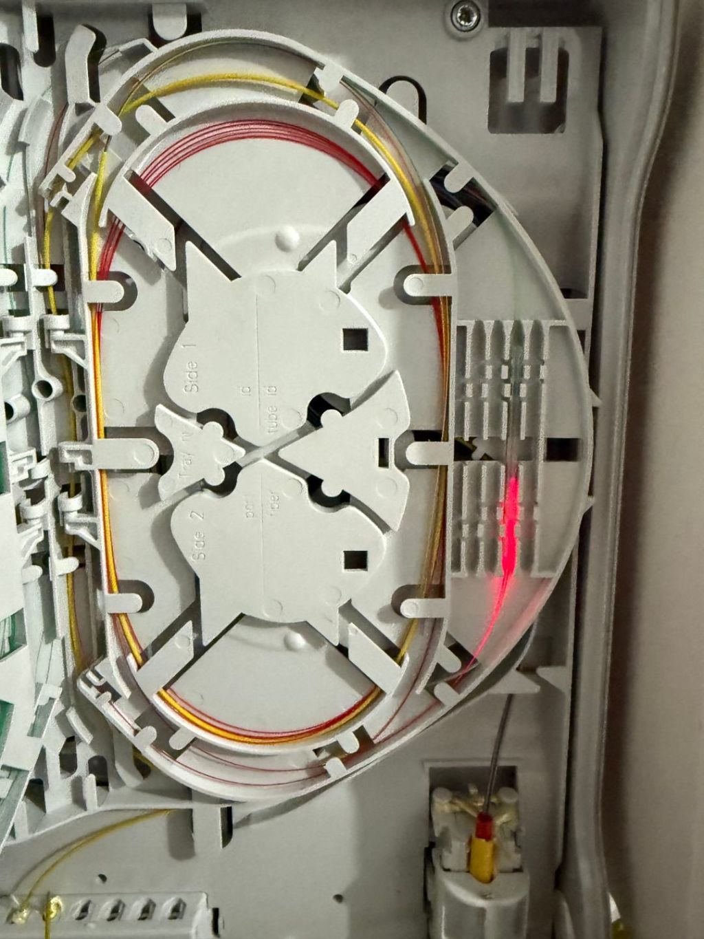 Contrôle au laser d’une cassette de raccordement fibre