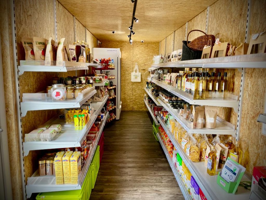 Intérieur d'un point de vente La Petite Épicerie