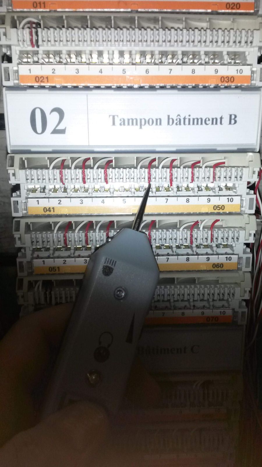 Repérage d'une paire cuivre sur un répartiteur télécom VS83